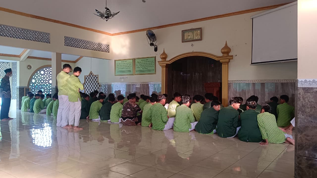 Sambut TKAD Hari Kedua, Siswa MTsN 9 Bantul Gelar Salat Dhuha dan Doa Bersama